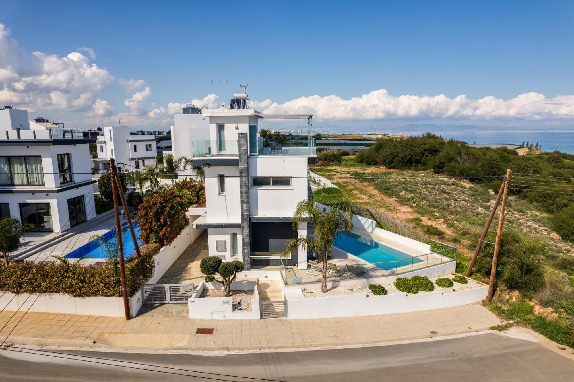 Seaside Luxury Villa Paralimni Exterior photo