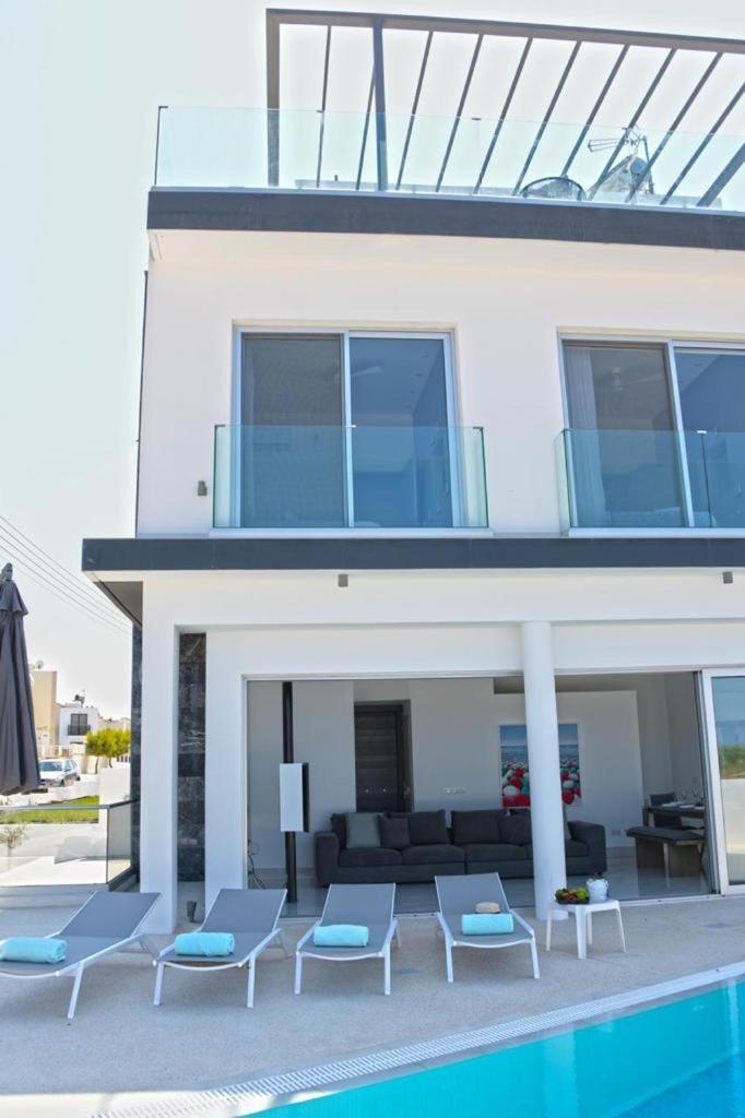 Seaside Luxury Villa Paralimni Exterior photo